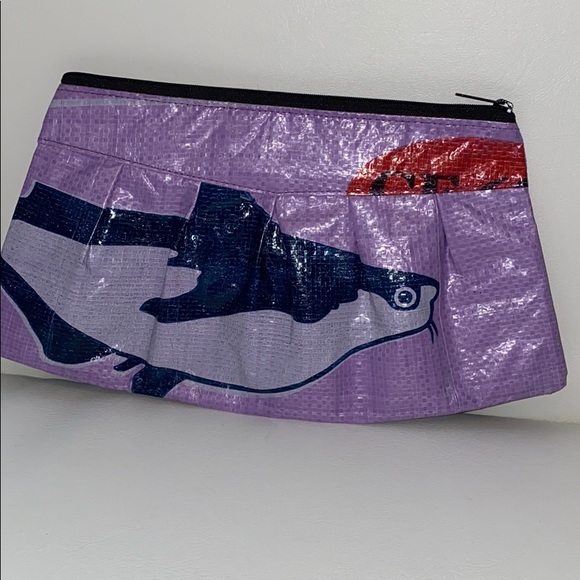 Torrain vegan recycled clutch feed bag - Picture 1 of 8